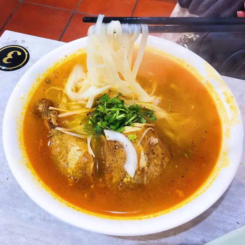 [台北小吃]大直站「日嚐taste&enjoy」大份量超便宜學生美食/雞腿河粉多到吃不完~小清新店面東南亞風味飲食/自行搭配選擇多/免費飲料喝到飽 (附菜單)