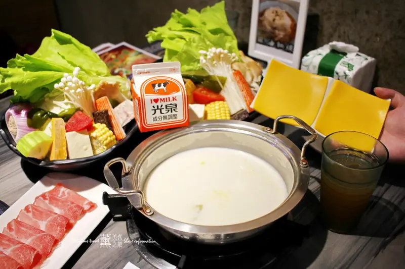 台中宵夜火鍋：川閣蜆鍋│平價小火鍋黃金蜆鍋$288，滿滿的蜆+蒜頭，好喝又營養滿分；台中排隊美食推薦