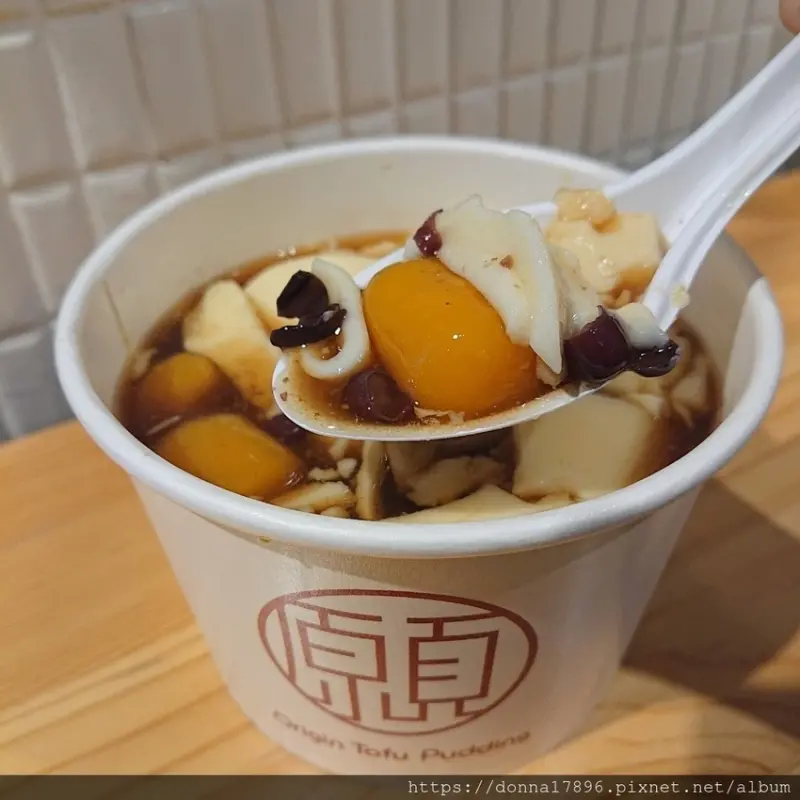 "本願豆花店"西門捷運站附近熱門的復古風小吃!賣完會提前打烊喔!