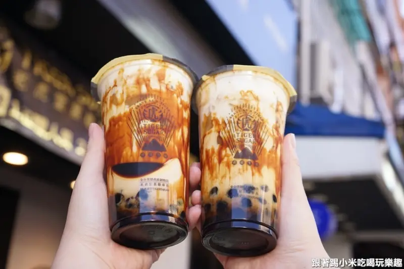 老虎堂巨城店Tigersugar。黑糖波霸厚鮮奶+聖誕限定版嚐鮮心得--踢小米食記