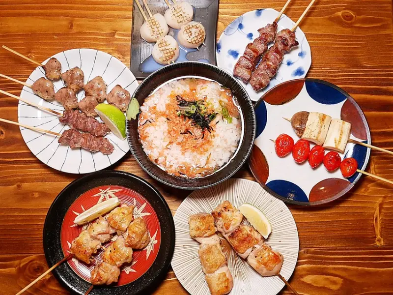 新北土城日式居酒屋，超平價串燒，每支不管雞豬牛還是蔬菜一律$40，週末、消夜還怕沒地方去嗎-日向大眾酒場