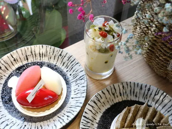 台中美食│異柒手作甜點咖啡〃以中文數字命名的創意甜點，還有客製化彌月禮、喜餅等～        
      