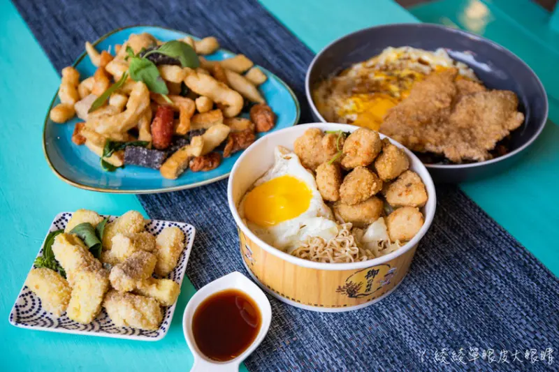 雞排尬蔥油餅只要六十五元！新竹雞排中隊，綜合炸物份量多，外送無骨雞排便當及雞排炒泡麵 - ㄚ綾綾單眼皮大眼睛