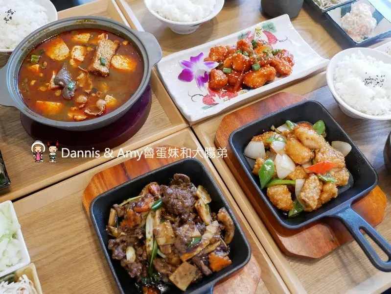 《竹北家常料理餐廳》光聆廚房221號館。裝潢溫馨餐點現點現做。中式料理合菜菜色平價實惠 ︱ 影片 - Dannis & Amy魯蛋妹和大腸弟