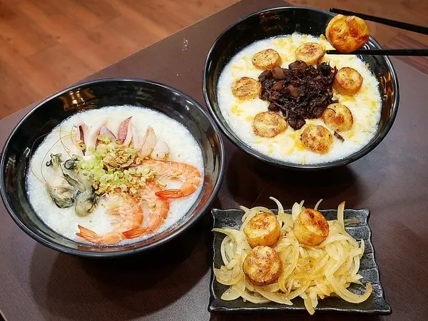 粥鮮（屏東鮑魚絲瓜粥）-台中西屯海鮮粥烏龍麵  超霸氣新鮮海產直接端上桌  冷冷冬天來一碗  親切價格就有豐盛晚餐暖飽肚子        
      