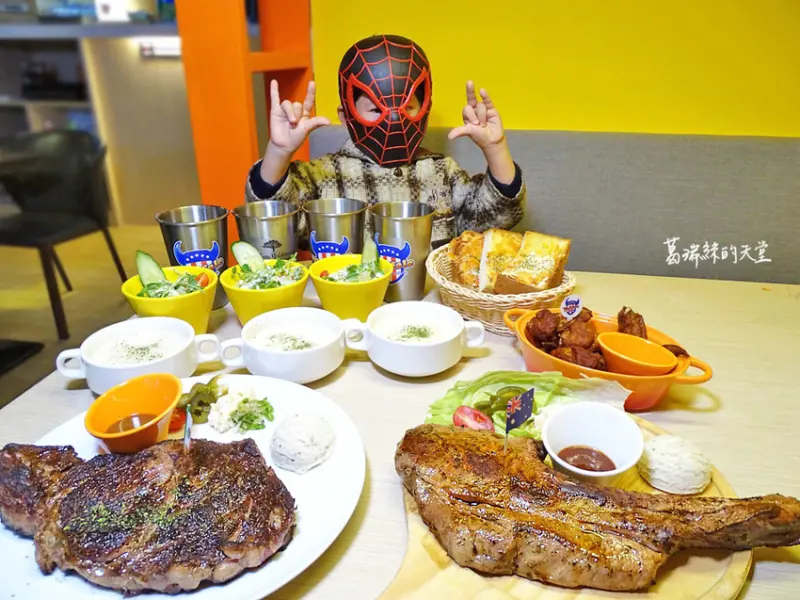 【台北松山美食】水牛城美式炭烤牛排-小巨蛋店新開幕！超霸氣吃肉、聚餐這邊請，先舒肥而後烤的戰斧豬排只有小巨蛋店有啦！