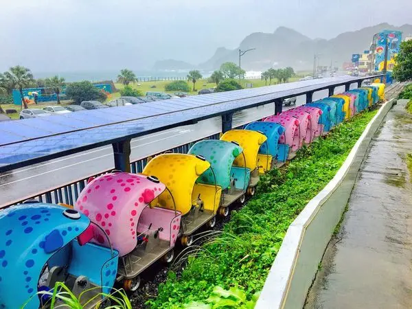 【深澳鐵道自行車】新北八斗子新玩法騎著rail bike看海去/可愛河豚帶你騎乘浪漫山海線/欣賞最佳海景鐵道自行車