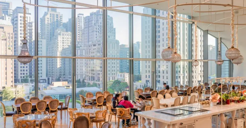 VVG Food Play好樣食藝，在神秘洞穴裡俯瞰台中市中心景觀，享用融合藝術美學的法式質感料理