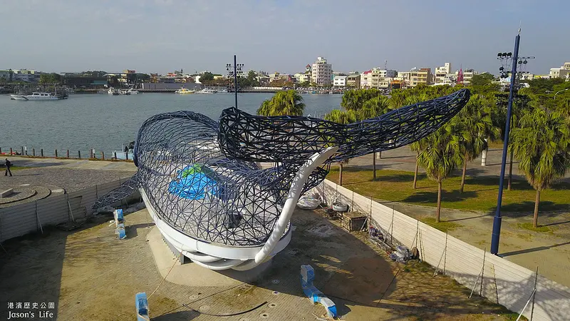 【台南安平｜景點】台南新地標，安平出現一條大鯨魚！可登上鯨魚嘴巴一望安平港風景。港濱歷史公園