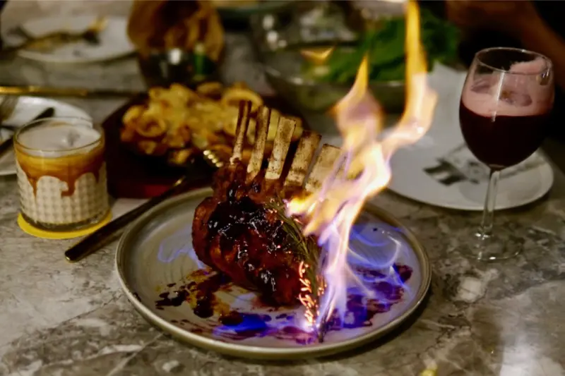 【YELO Seoul Bistro首爾餐酒館】：拉開冰箱門，一秒鐘進入韓味十足餐酒館