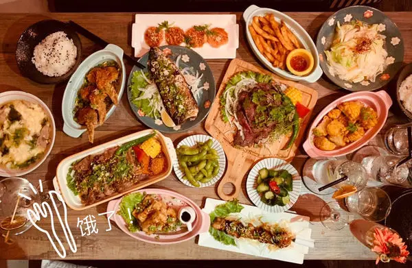 新北 中永和餐酒館 /定格餐酒館Dingge /深夜美食 /捷運永安市場/三五好友聚會好場所/平價餐酒館推薦