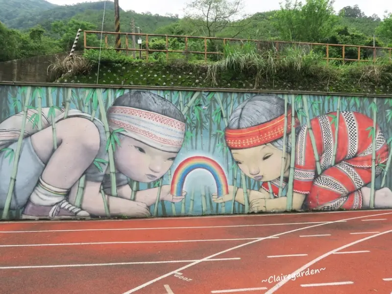 新竹 尖石鄉 錦屏國小~來自法國藝術家的精美彩繪&繽紛馬賽克拼貼