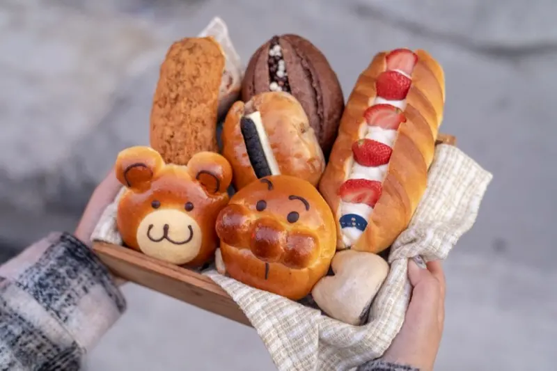 台中 Munch Munch 麵包食堂｜逛逢甲夜市前絕對不要經過！抵不過這”限定“的誘惑 · 算命的說我很愛吃