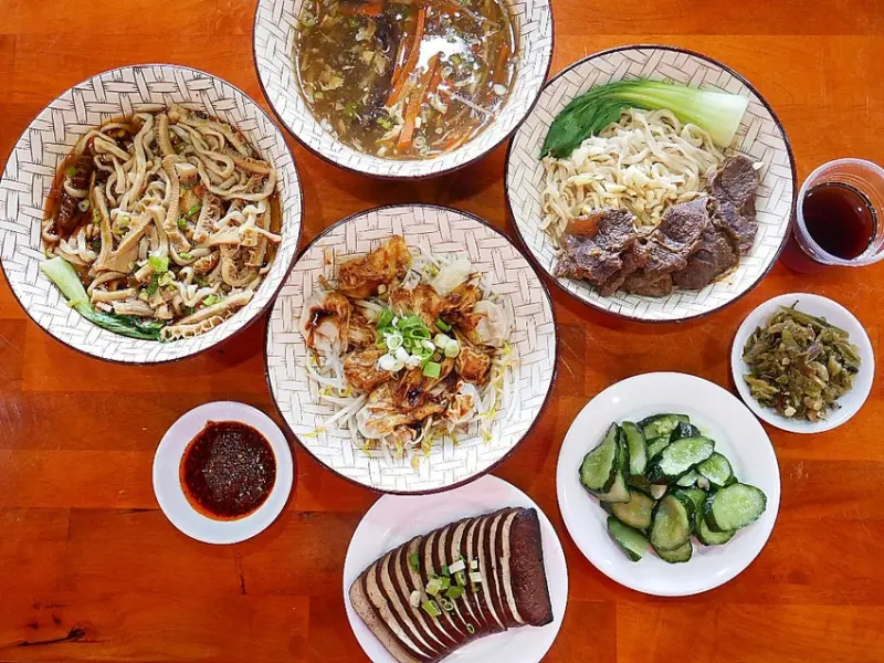 宏記牛肉麵食館-台南安南區牛肉麵  從北部往南開拓的牛肉麵店  甜度不會太高  北部、中部的人也吃得習慣              