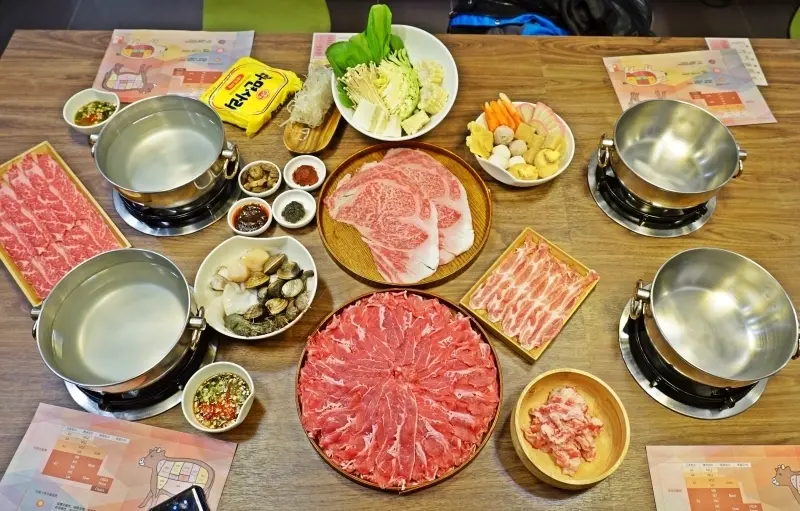 跳躍的宅男 - [大安區美食] 肉食族看這裡! 美國自然牛一公斤只要790元 吃得爽又美味健康 鮮切冷藏肉 日本A5和牛、金門酒糟牛，生食等級日本干貝  Shabu Nana日式涮涮鍋奈奈-捷運忠孝復