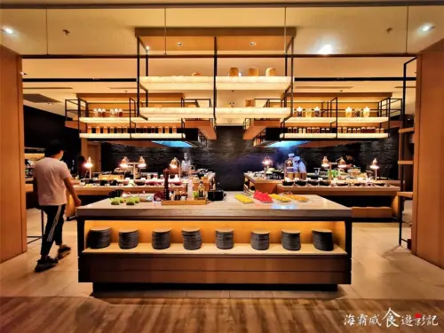 台北早餐●國泰萬怡酒店【MJ Kitchen 自助餐廳】 台灣牛肉麵 鐵板炒麵 卡啦雞腿排 早餐通通吃到飽