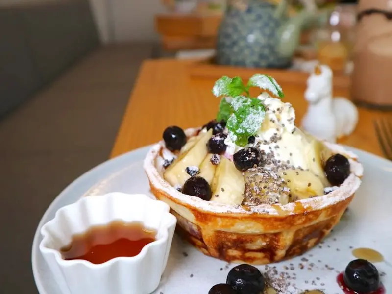 那。食咖啡The simple+ coffee｜甜點碗鬆餅，是鬆餅也是碗裝容器，美味到把鬆餅碗都吃光光｜台南甜點.下午茶.咖啡廳推薦/台南手作司康.馬芬.鬆餅 - 進食的巨鼠