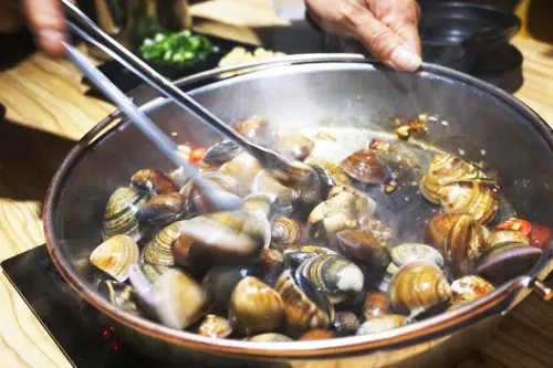 東區火鍋．頂級和牛＋戰車龍蝦，頂級海陸、鮮味卜卜鍋吃到飽──火鍋殿