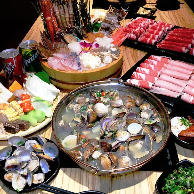 火鍋殿  忠孝敦化火鍋吃到飽  和牛 戰車龍蝦  鮑魚  隨你吃  港澳卜卜鍋  滿滿蛤蠣  無敵痛風鍋   還可以熊貓外送唷