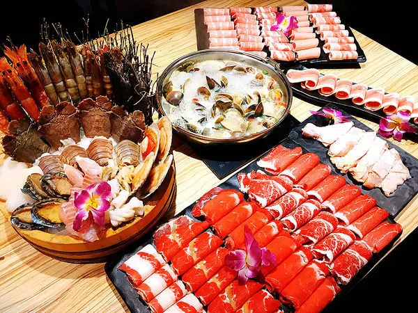 ||吃。台北|| 火鍋殿 和牛、超澎派海鮮吃到飽東區麻辣鍋