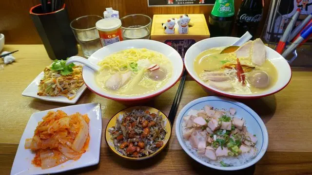 [高雄美食] 瀧澤軒食堂-純濃雞白湯x舒肥雞叉燒拉麵 /週末限定供應 /高雄拉麵推薦 /高雄日式拉麵 /文化中心美食