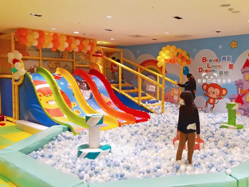 【台中親子】遊戲愛樂園新光三越中港店，室內親子遊樂天堂，滑梯球池、手作課程、仿真超市、小孩子在這裡玩得不亦樂乎，台中親子景點推薦