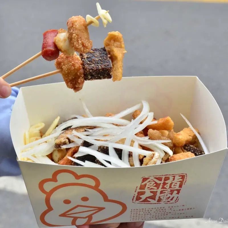 | 高雄美食 | 熱河街宵夜新選擇/必加洋蔥＆蒜頭最對味/雞動組鹽酥雞