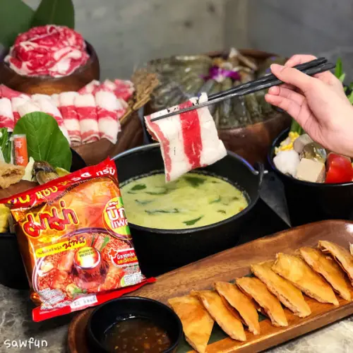 【台中美食】泰丘鍋物 一中街最浮誇的泰式火鍋 經典綠咖哩 香茅鍋 泰式奶茶喝到飽 還有最近超夯的珍珠火鍋