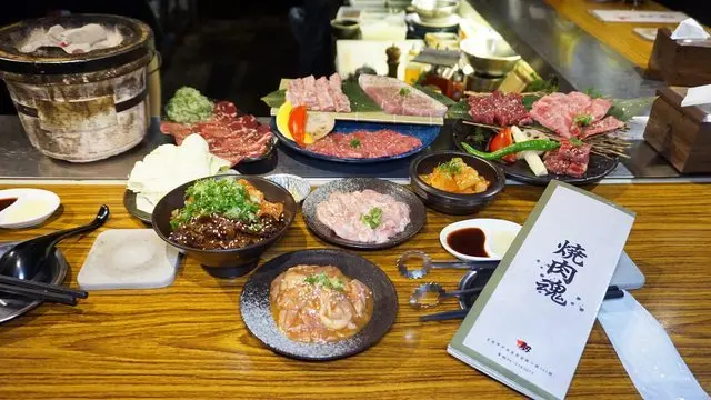 [台南美食] 肕燒肉.酒肆-精緻專人燒肉吧和牛饗宴 / 台南燒肉/ 台南和牛推薦/ 冷藏肉燒肉推薦