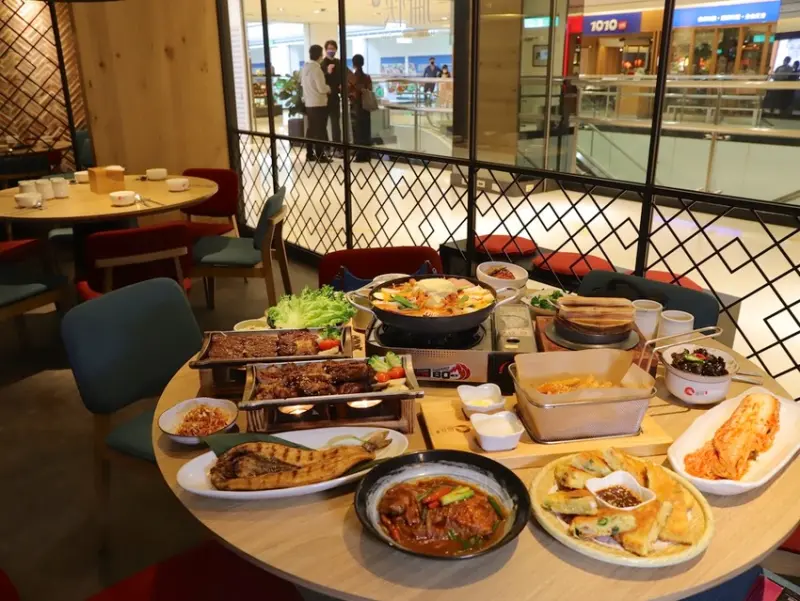 扁筷-台南新光三越西門店：全台灣第一家Prime級韓式料理餐廳就在台南新天地/用餐即免費招待6道韓式小菜/正宗韓國泡菜任你無限享用/加入官方賴群.可領入會禮.壽星禮/台南聚餐餐廳推薦 - 進食的巨鼠