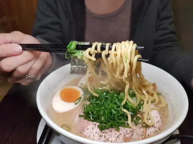 [高雄美食] 一本拉麵.梟-文化中心超濃郁系豚骨拉麵 /文化中心拉麵 /高雄拉麵推薦