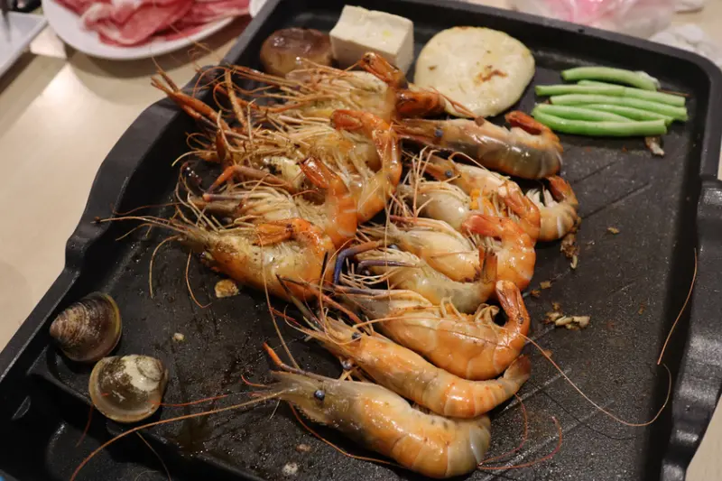 (桃園中壢)北部第一家泰國蝦流水蝦吃到飽-泰多蝦流水道夾蝦場