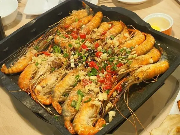 北部第一家流水道泰國蝦吃到飽在中壢，平日只要599元，就有新鮮泰國蝦現夾現烤吃到飽！