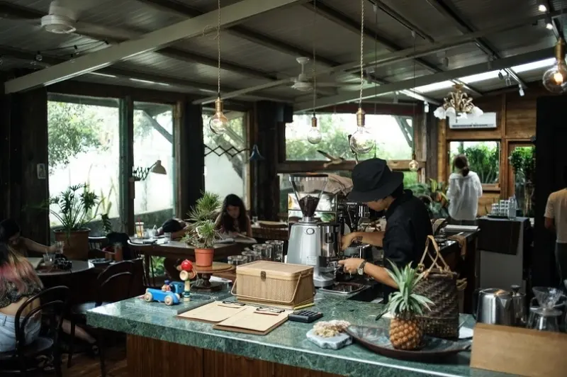跳躍的宅男 - 走進花蓮寧靜的七星潭  我在龍宮咖啡 慵懶著 漫遊著   花蓮不限時有插座咖啡廳推薦