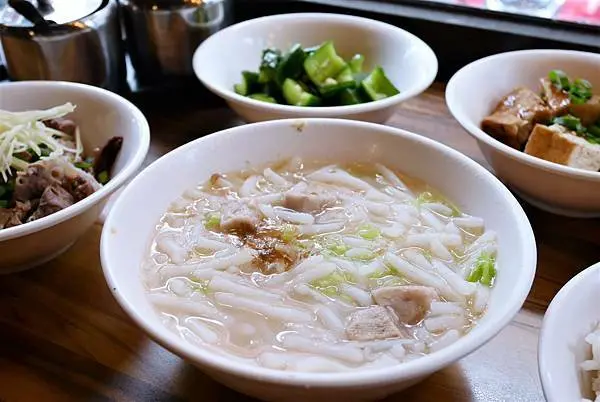 市政府美食餐廳-胡饕米粉湯.黑白切.傳承三代的古早味小吃.銅板美食.平價高CP值.近市政府捷運站