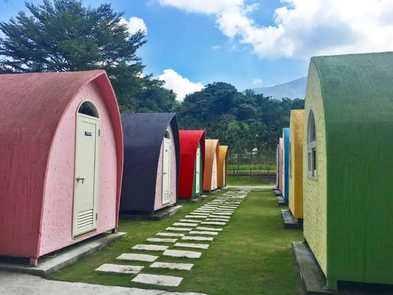 【露營】第5露南投 享樂玩家｜超大水池、超可愛哈比屋、沙坑、釣魚還有可愛羊咩咩，離市區只要５分鐘外食方便露營新手首選的輕裝備營地