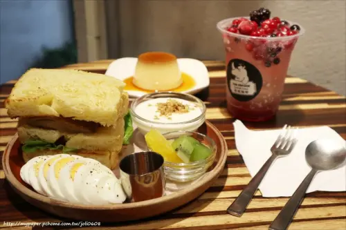 【老皮株式會社咖啡吧The vintage cafe】信義區平價咖啡 外帶咖啡吧 附內用座位 市府站一號出口左拐五秒