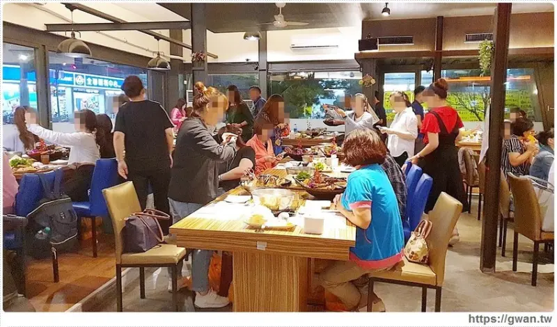 10月限定！2公斤帝王蟹套餐半價讓你吃，再加飲料冰淇淋無限享用，錯過等明年～