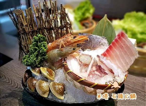 ‖新店火鍋推薦‖ 米塔石頭火鍋 小無敵海陸鍋 經濟又實惠 / 令人好滿足        
      