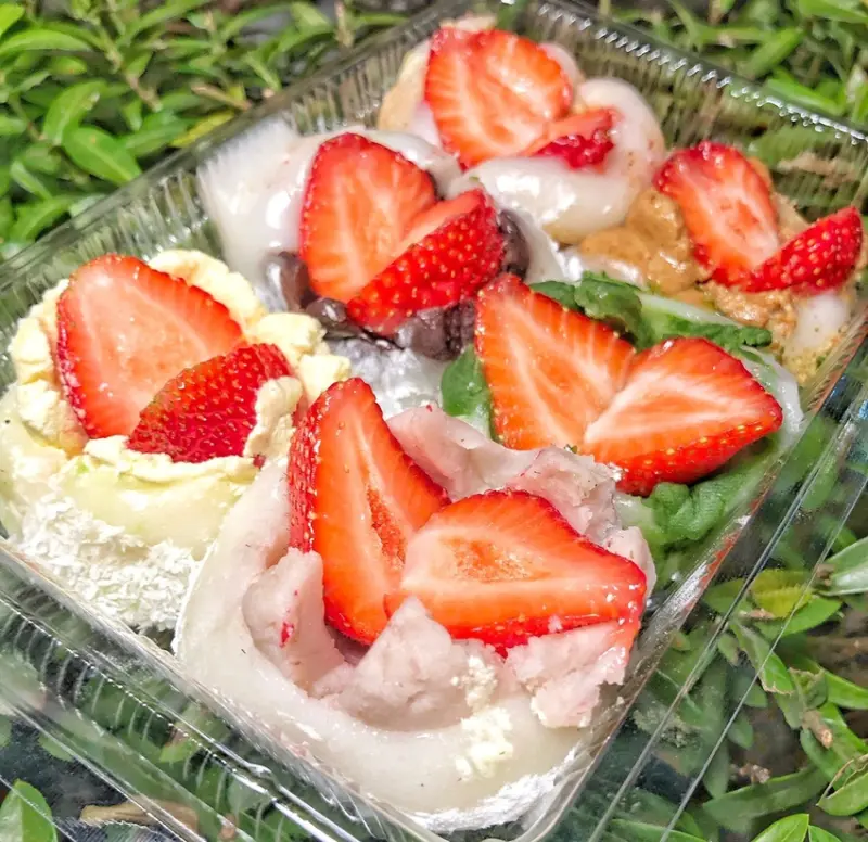 【 台南 ‧ 東區 】冬季限定的阿Q麻糬草莓花盛開了 飽滿紮實的草莓大福 共有8種口味任選任搭