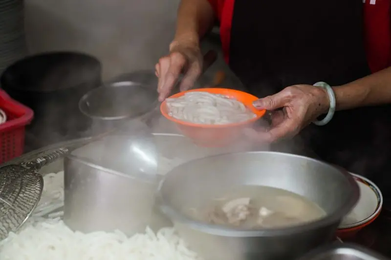 【基隆美食】水產米苔目｜基隆小吃｜在地人激推｜正濱漁港｜