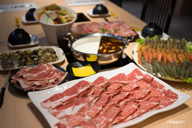 三重火鍋》大盤子涮涮鍋 大份量肉盤 肉食主義者最愛 - 艾莉絲愛旅行