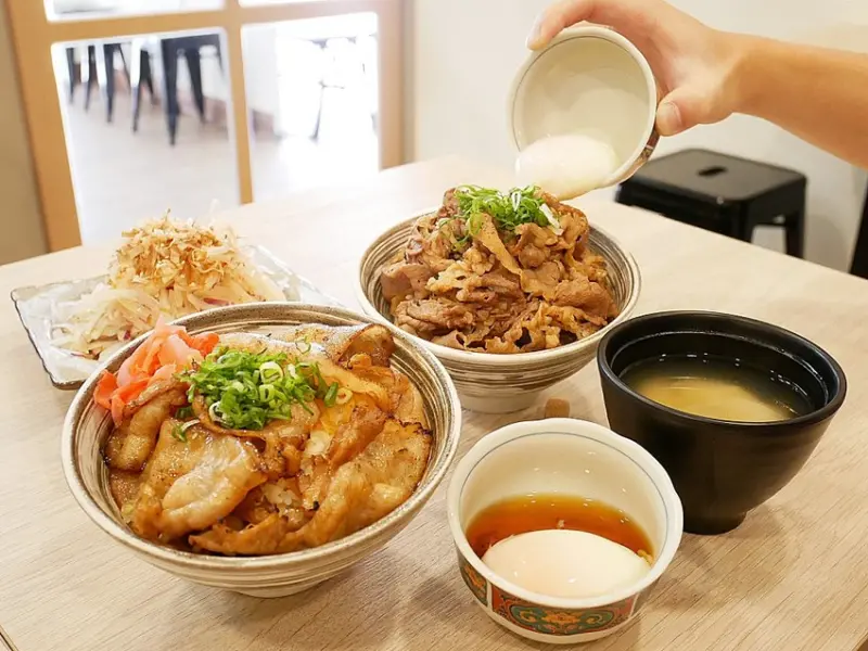 台中豐原燒肉丼推薦，直火燒肉超吸睛，每塊肉都超好吃-汍樂直火燒肉丼