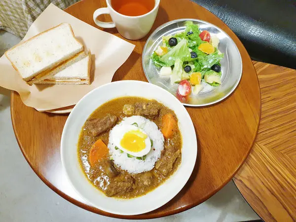 ♪台北車站。城西時光♬ 花心咖椰吐司。咖哩啤酒燉牛肉