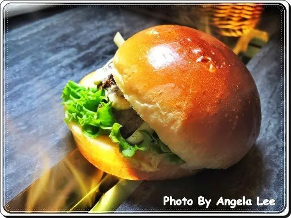 【台北大安區】《WAGYU BURGER》美式漢堡專賣店☆業界唯一、全台最狂100%純和牛漢堡(每日限量150份)●大口吃、大滿足的爆漿噴汁漢堡!!