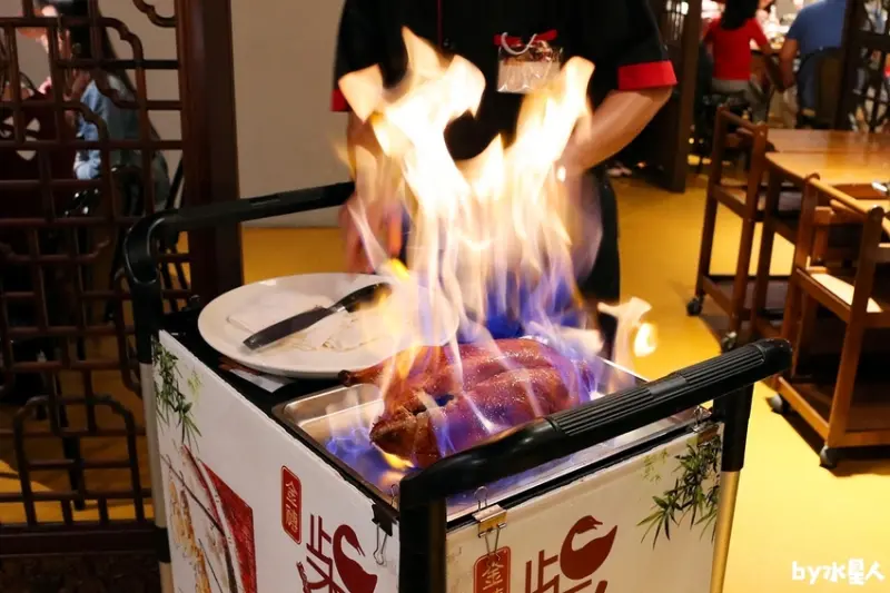 台中柴火火焰烤鴨館｜全聚德正宗北京烤鴨霸氣11吃，搭配上海江浙四川名菜，合菜餐廳年菜外帶推薦，最新菜單附專屬停車場