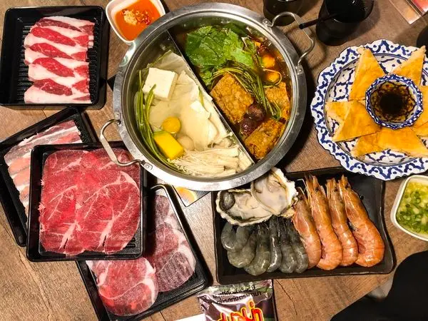 台中西區・火鍋｜藍象廷泰式火鍋-廣三SOGO店｜道地泰式火鍋吃到飽～還可以加點泰式料理一起享用～超級滿足！