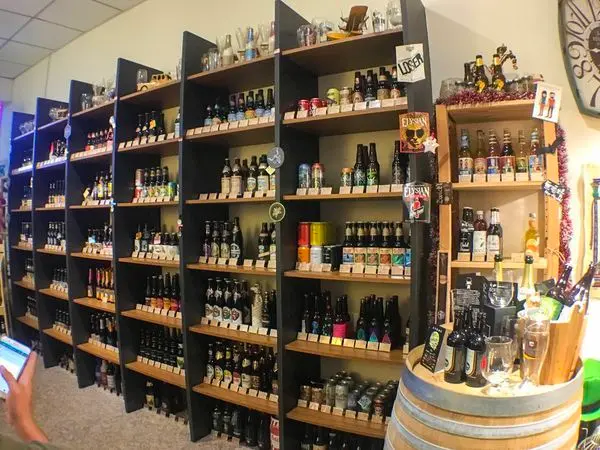 【2019高雄酒吧地圖】啤酒瘋 Beer Bee 提供幾百款國外精釀啤酒