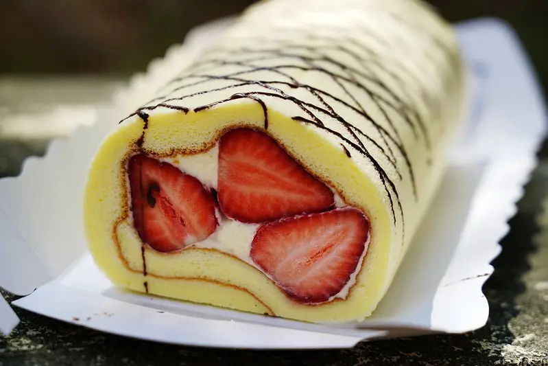 【台灣，花蓮美食】「弘宇蛋糕」真材實料的在地美味；「芋泥奶酪」花蓮必買伴手禮＆季節限定的「義大利草莓生乳捲」。