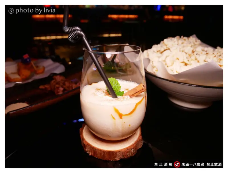 【台北酒吧】台北中山區 捷運中山站 轉角酒吧 La Esquina│喝點小酒聽個音樂 ❤跟著Livia享受人生❤